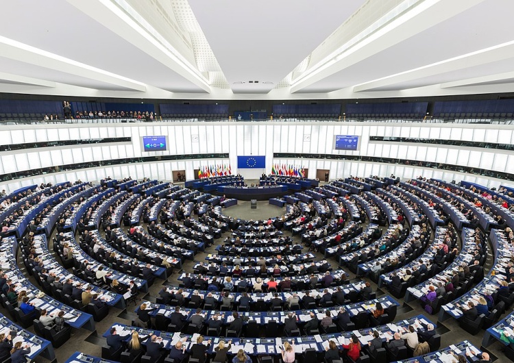 Parlament Europejski Politico: W Parlamencie Europejskim może powstać trzecia frakcja na prawicy