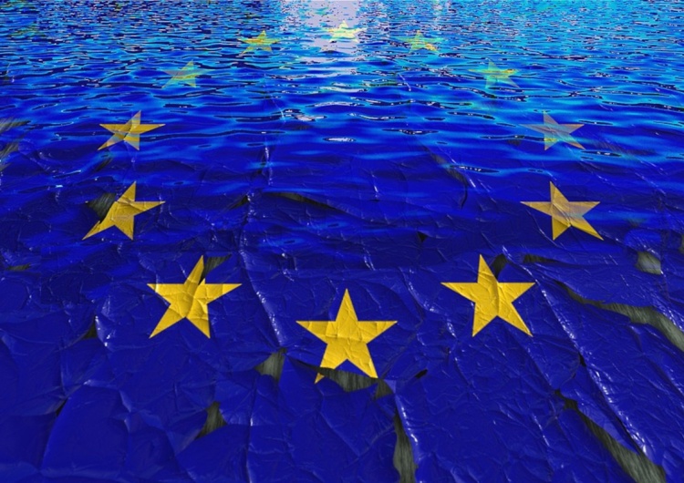 Flaga UE. Ilustracja poglądowa Rosyjscy propagandyści wspierają integrację europejską pod przewodnictwem Niemiec
