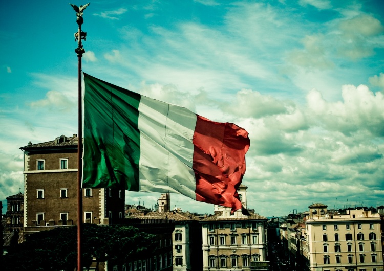 flaga Włoch Exit poll: Prawica zwycięża we Włoszech 