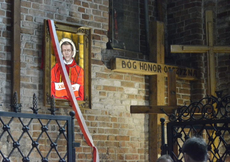  W gdańskiej bazylice św. Brygidy odsłonięto witraż ku czci Patrona Solidarności