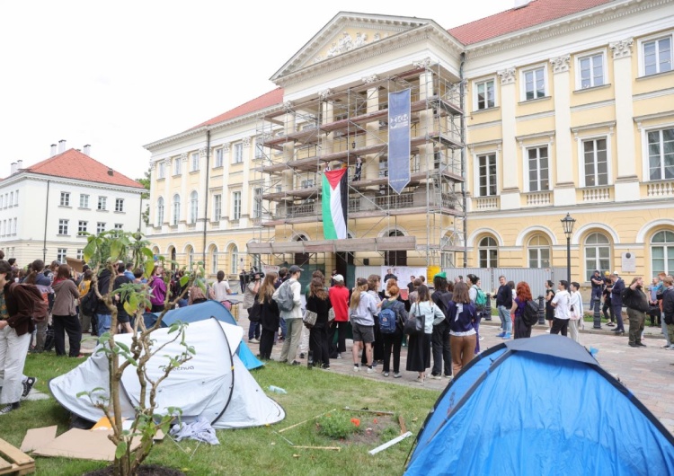 Protest studentów UW Protest na Uniwersytecie Warszawskim. Interweniowała policja