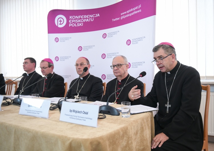 bp Marek Marczak, abp Tadeusz Wojda, abp Wojciech Polak, bp Andrzej Czaja, bp Wojciech Osial  Episkopat o istotnych bieżących sprawach Kościoła w Polsce