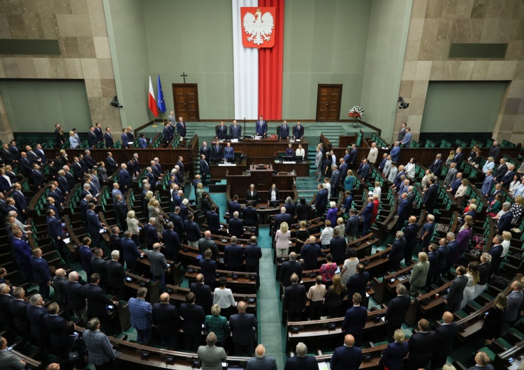 Sejm Czym różnią się afery Platformy od tych z czasów PiS? 