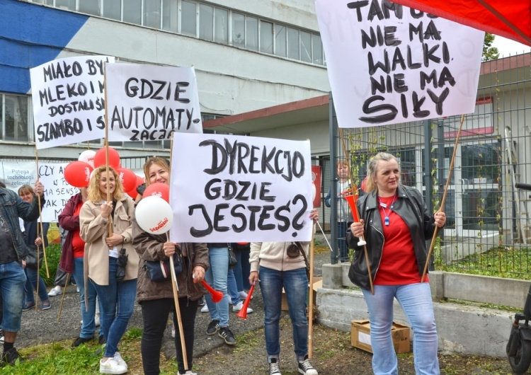 Demonstracja przed siedzibą Yazaki Solidarność demonstrowała przed zakładem Yazaki Automotive Products Poland w Mikołowie