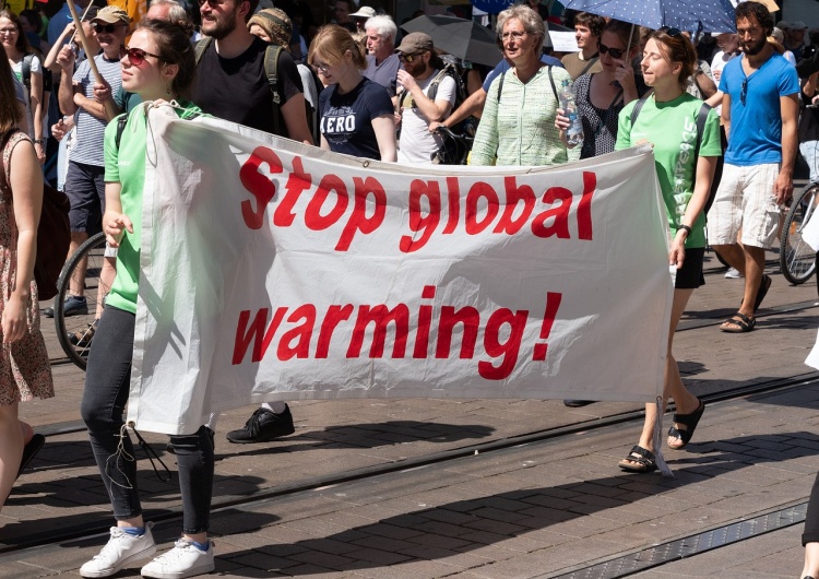 Demonstracja klimatystów. Ilustracja poglądowa Marek Lachowicz: Europa nie musi być liderem klimatycznej rewolucji