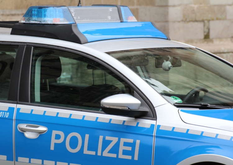 niemiecka policja Niepokojące doniesienia: Niemiecki radiowóz przywiózł rodzinę migrantów? 