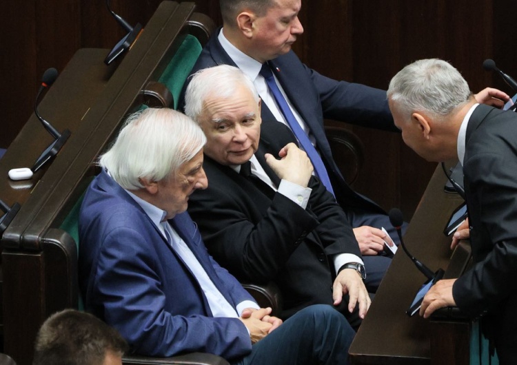Jarosław Kaczyński zabrał głos w sprawie rozdźwięku między exit poll a danymi PKW Nietrafione wyniki exit poll. Jarosław Kaczyński mówi wprost