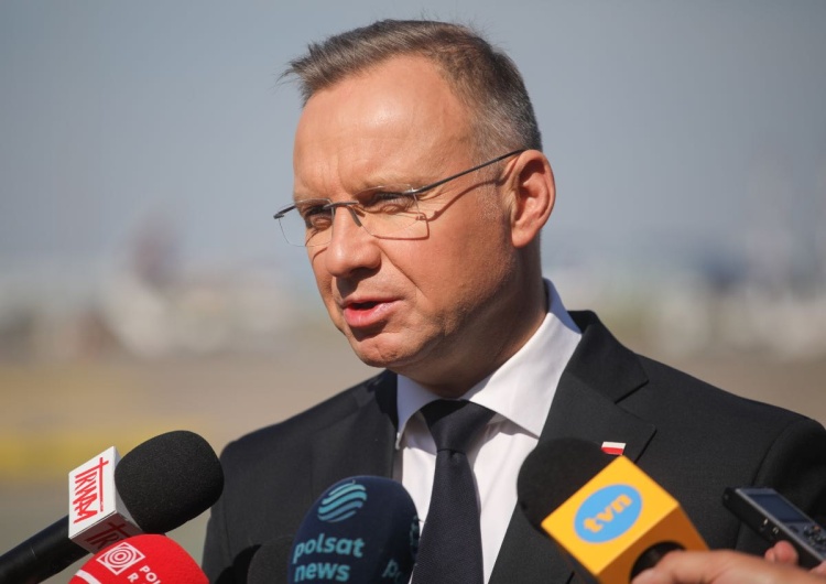 Prezydent Andrzej Duda Prezydent Andrzej Duda reaguje na 