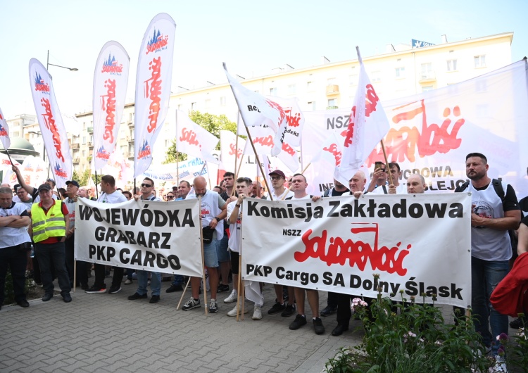 Pikieta Solidarności przed siedzibą spółki PKP Cargo „Chcemy pracować, a nie głodować!” Pikieta Solidarności przed siedzibą PKP Cargo