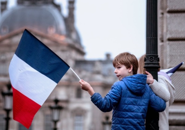 Prawica we Francji rośnie w siłę Prawica we Francji rośnie w siłę. Jest sondaż