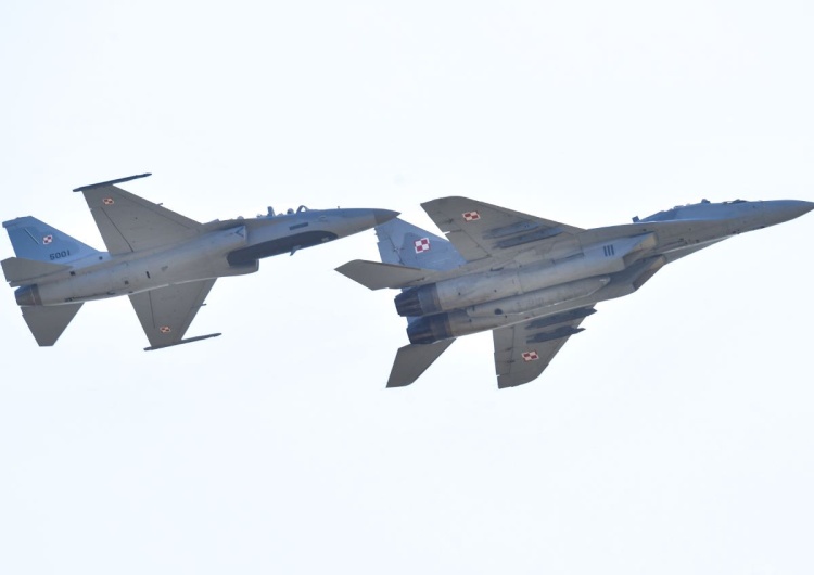 Samoloty FA50 i MiG-29 - zdjęcie ilustracyjne Incydent pod Malborkiem. Pilot MiG-29 zawieszony