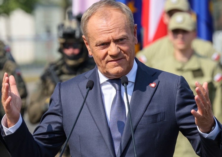 Donald Tusk Publicysta we francuskiej TV: Tusk prowadzi autorytarną politykę, a UE milczy