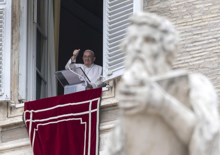 Papież Franciszek Franciszek: Jezus pobudza do większej wiary i towarzyszy aż do wyjścia z niebezpieczeństwa