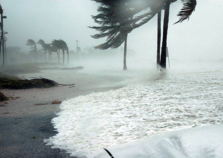 skutki huraganu Nadciąga potężny huragan