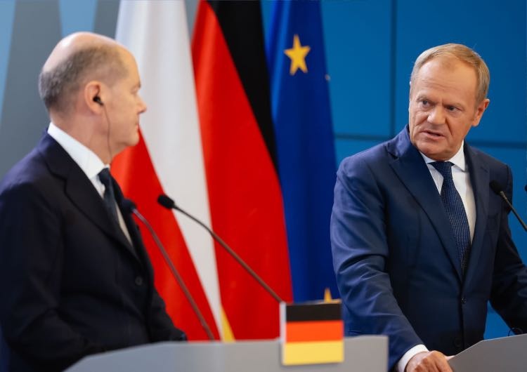 Olaf Scholz i Donald Tusk Polska ratuje własnymi pieniędzmi niemiecką gospodarkę