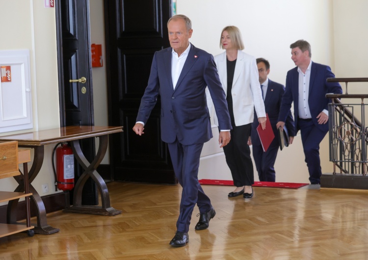 Donald Tusk Upada następny ze 