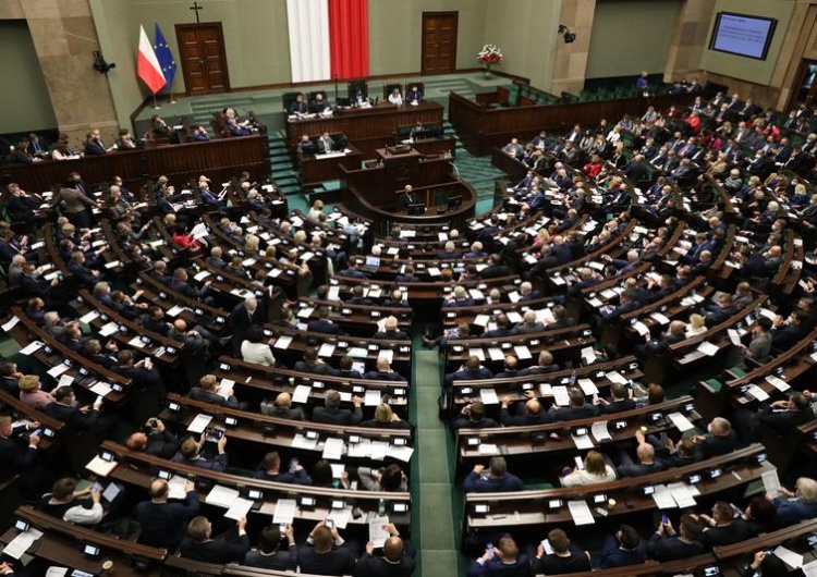 Sejm Trzecia Droga spada z podium. Jest nowy sondaż