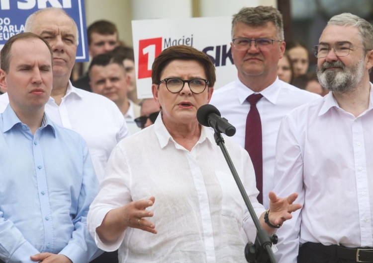 Beata Szydło Beata Szydło: Polacy mają być pozbawieni domów?