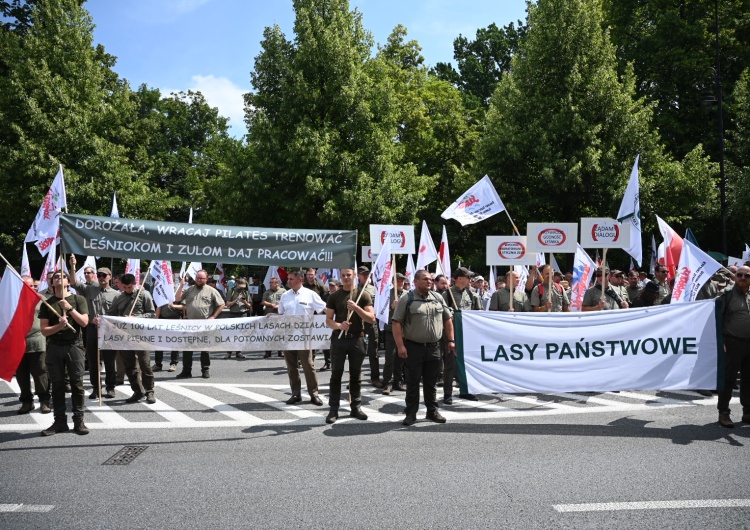  Protest leśników w Warszawie. „Lasy nie mają w Polsce zgnić, lasy mają Polakom służyć!”