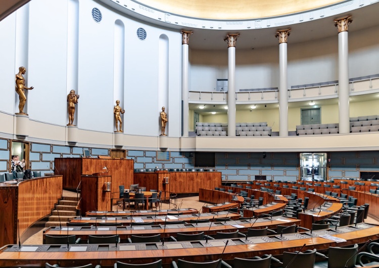 Fiński parlament Twarda reakcja Finlandii na operację hybrydową Rosji 