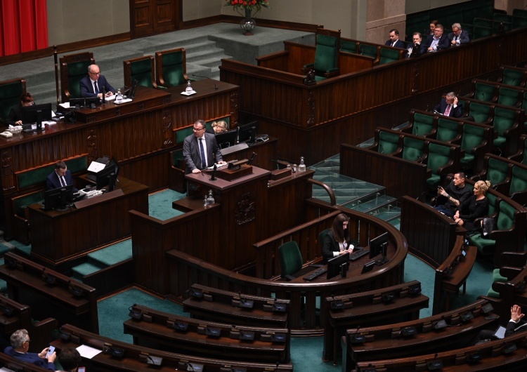 Prof. Marcin Zieleniecki przedstawia projekt Solidarności dotyczący emerytur stażowych, luty 2024 Presja Solidarności przyniosła skutek. Jest zapowiedź dalszego procedowania emerytur stażowych