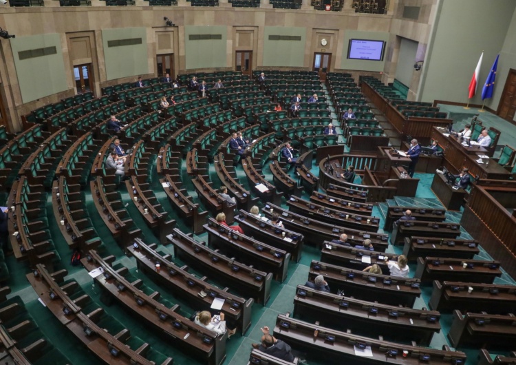 Sejm Nowy sondaż: Trzecia Droga spada nawet za Lewicę 