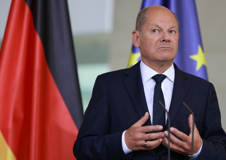 Olaf Scholz Niemcy wydalają imigrantów do Polski, ale kontroli swoich zachodnich granic nie przedłużą