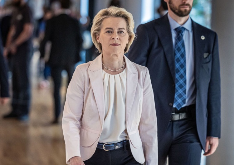 Ursula von der Leyen Europosłowie PiS wręczyli von der Leyen raport o polskich stratach wojennych