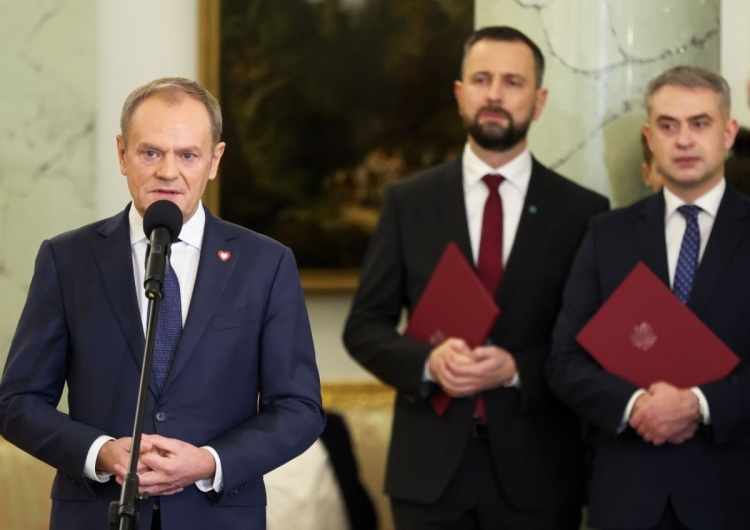 Premier Donald Tusk, wicepremierzy Władysław Kosiniak-Kamysz (PSL), Krzysztof Gawkowski (Lewica) Krytyka Polityczna: Koalicji nie ma