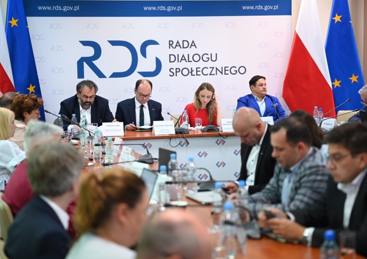 Posiedzenie plenarne Rady Dialogu Społecznego Nie ma porozumienia w sprawie wzrostu minimalnego wynagrodzenia oraz płac w budżetówce