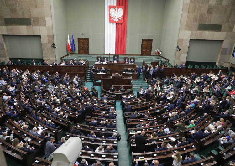 Sejm  Marek Ast: Sejmowa większość próbuje przejąć Trybunał Konstytucyjny