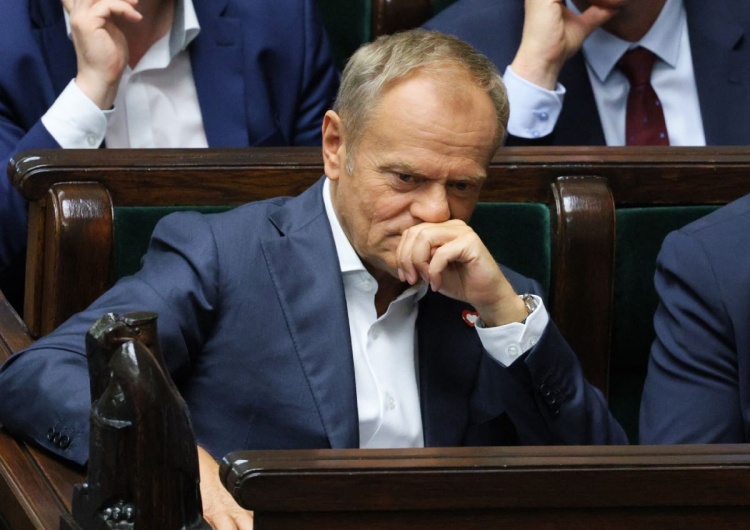 Premier Donald Tusk Tajemnicza asystentka Donalda Tuska. Pojawia się coraz więcej wątpliwości