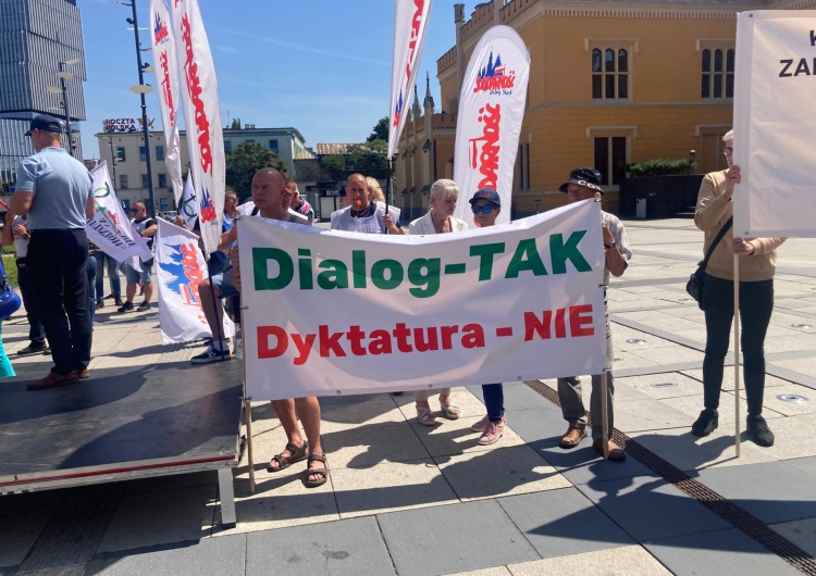 Protest pracowników PKP Cargo we Wrocławiu 