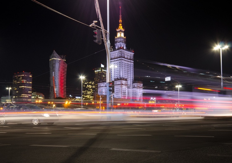 Warszawa 28-latka dźgnięta ostrym narzędziem w centrum Warszawy