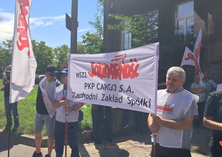 Protest pracowników PKP Cargo w Poznaniu 