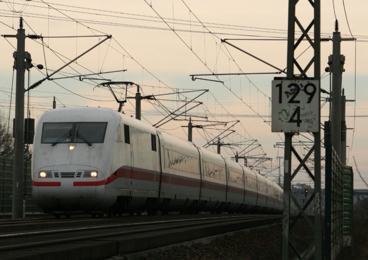 Pociąg Deutsche Bahn. Ilustracja poglądowa Lewicowi ekstremiści winni chaosu komunikacyjnego w stolicy Niemiec