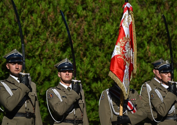 Uroczystość wręczenia odznaczeń i wyróżnień żołnierzom Święto Wojska Polskiego w całym kraju. Jaki jest plan obchodów?