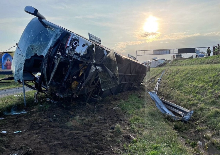 Wypadek na A4 Wypadek autokaru na A4. Wielu rannych