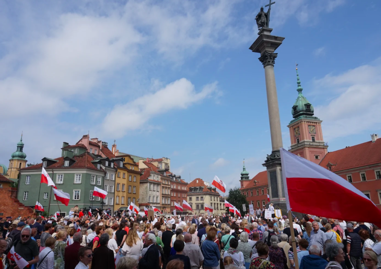 Protest katechetów „Nic o nas bez nas”. Katecheci protestują w Warszawie w obronie lekcji religii