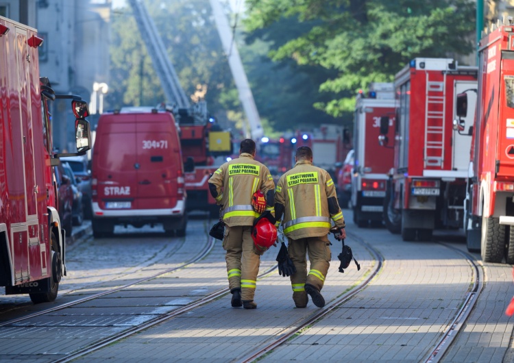 Potężny pożar w Poznaniu Potężny pożar w Poznaniu. Trwają poszukiwania 2 strażaków, jest wielu rannych