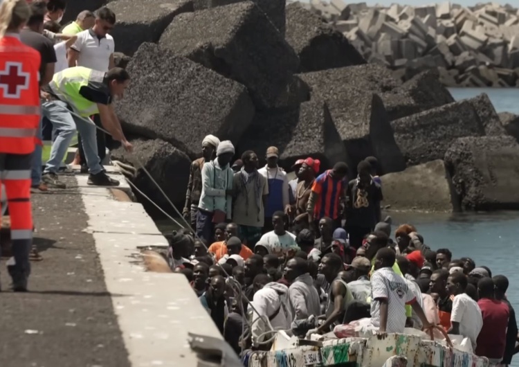 Migranci / zdjęcie poglądowe  Duży napływ migrantów na włoską wyspę Lampedusa 