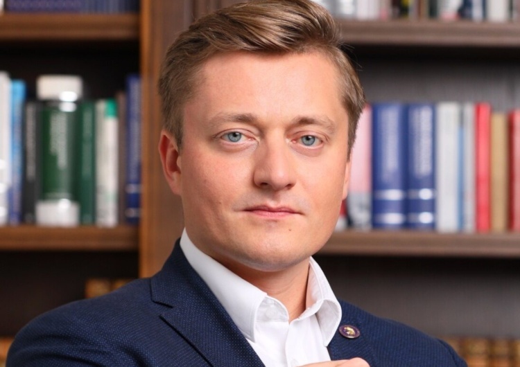 mec. Bartosz Lewandowski  Mec. Bartosz Lewandowski: Cała prawda o „aferze RARS”/„Red is Bad”