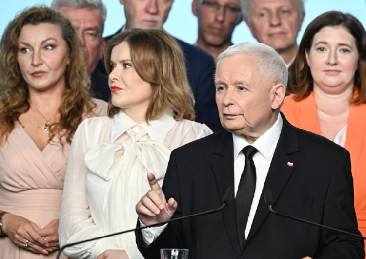 Konferencja Prawa i Sprawiedliwości Kaczyński zapowiada połączenie partii. „Jest tylko pytanie kiedy”