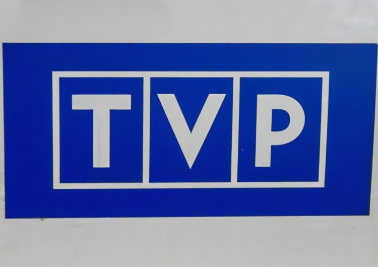 Logo TVP Kompromitująca wpadka w TVP. Widzowie oburzeni