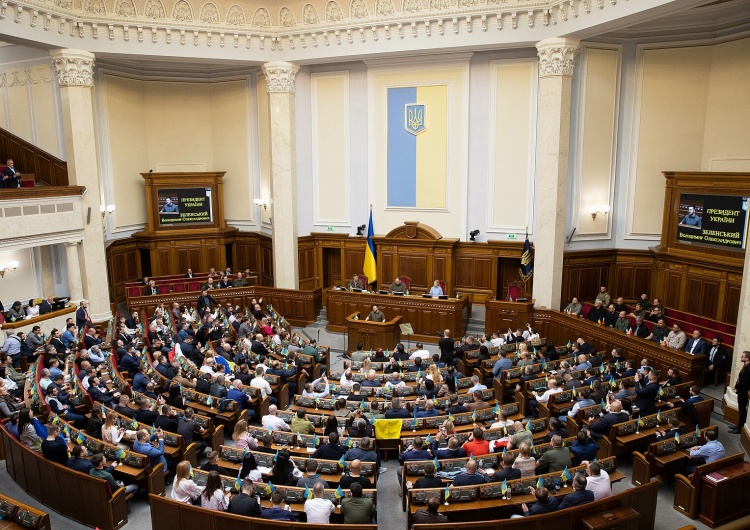 Rada Najwyższa Ukrainy Trzęsienie ziemi w ukraińskim rządzie. Ministrowie składają rezygnacje