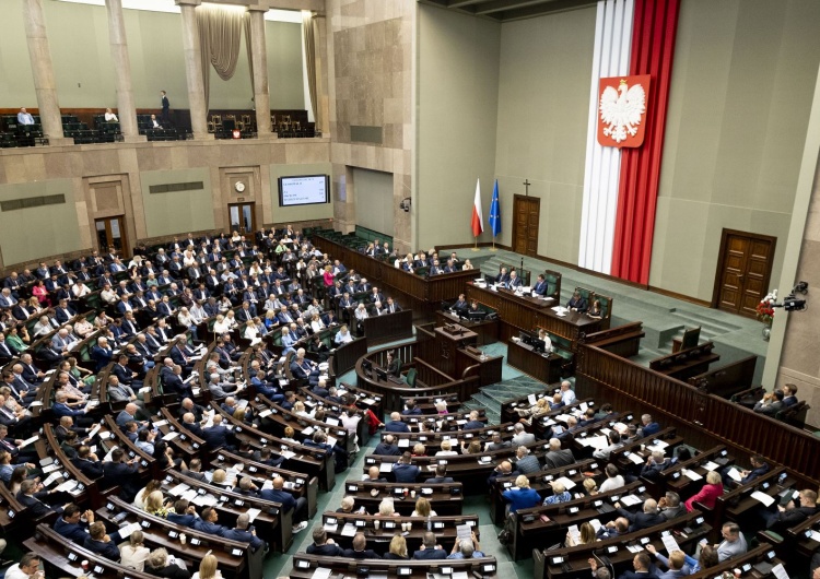 Obrady Sejmu RP [najnowszy sondaż] KO na czele, duży wzrost poparcia dla PiS