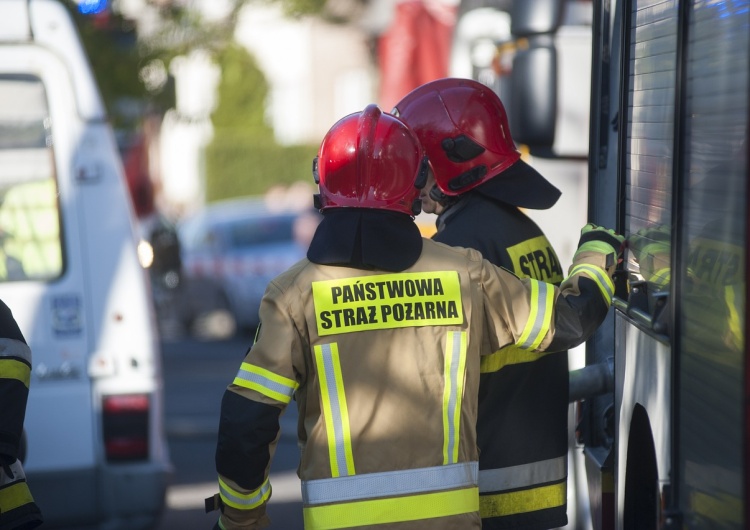 Strażacy, zdjęcie poglądowe Wielkopolska: Odnaleziono nielegalne odpady radioaktywne