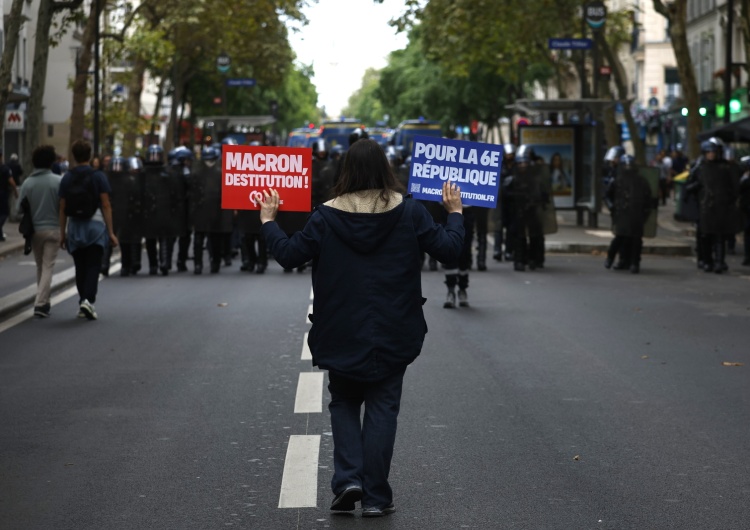 Protest przeciwko polityce prezydenta Macrona Mijają dwa miesiące od przyśpieszonych wyborów we Francji, a tamtejsza lewica zdążyła się już pokłócić