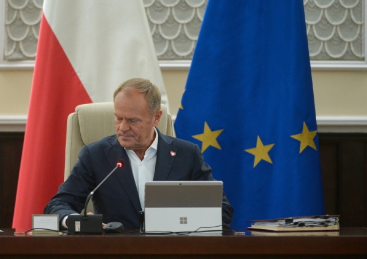 Donald Tusk Ekspert bezlitosny dla Tuska: „Nie można wyjąć podpisu premiera”