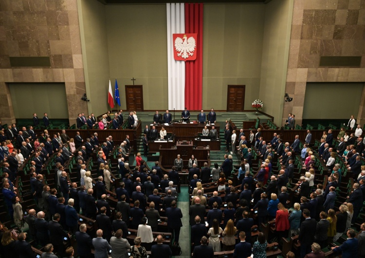 Sejm Minimalna różnica pomiędzy KO a PiS. Jest nowy sondaż